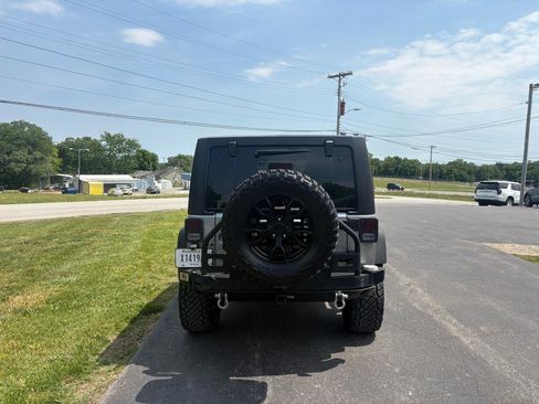 Used 2017 Jeep Wrangler Unlimited Sport w/ Connectivity Group AWD/4WD image 3
