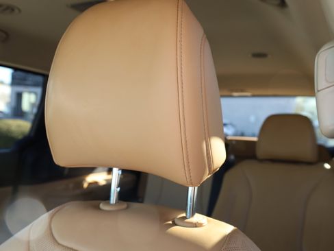 Used 2022 Kia Carnival EX image 31