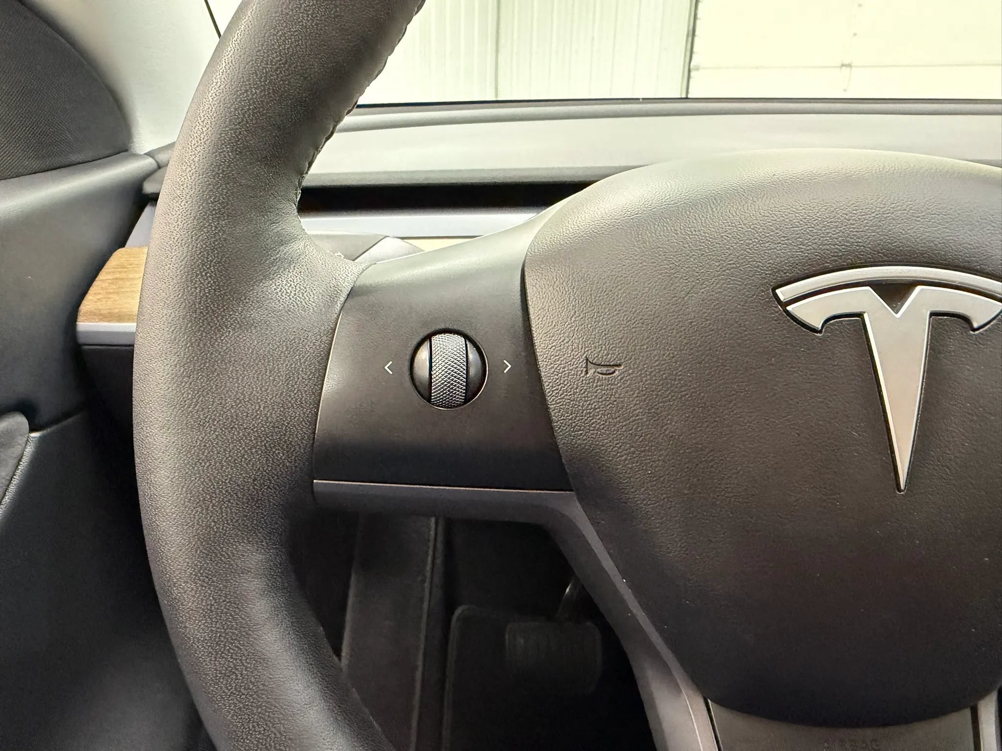 Used 2021 Tesla Model Y Long Range AWD/4WD image 28