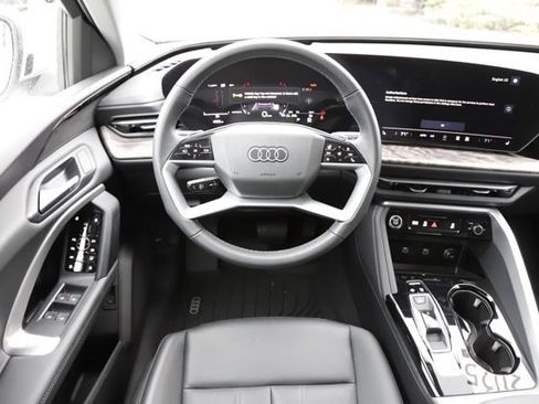 Used 2025 Audi Q5 Premium w/ Convenience Package AWD/4WD image 16