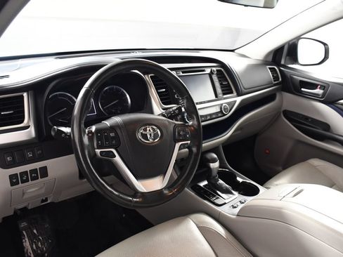 Used 2017 Toyota Highlander Limited Platinum AWD/4WD image 12