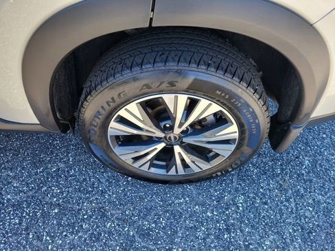 Used 2023 Nissan Rogue SV image 6