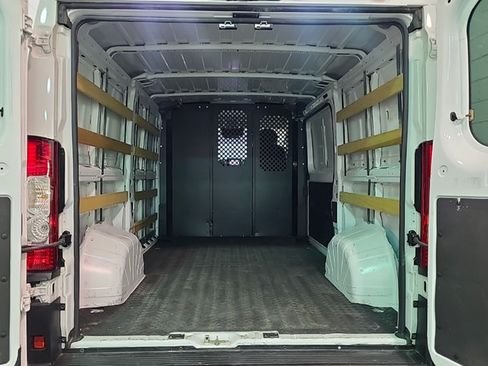 Used 2025 RAM ProMaster 2500 w/ U-Haul Equipment Group FWD image 9