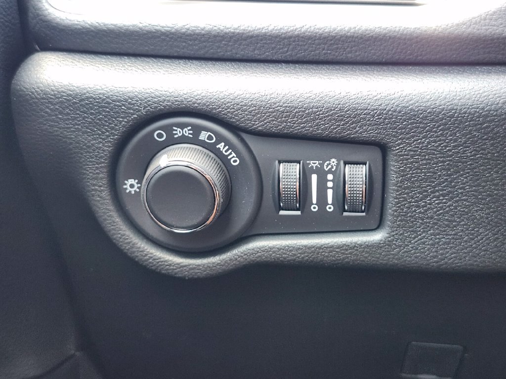 New 2027 Chrysler Pacifica Select AWD/4WD image 26