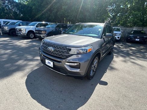 Used 2023 Ford Explorer XLT w/ Equipment Group 202A AWD/4WD image 3