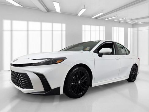 Used 2025 Toyota Camry SE w/ Multimedia Upgrade Package FWD image 2