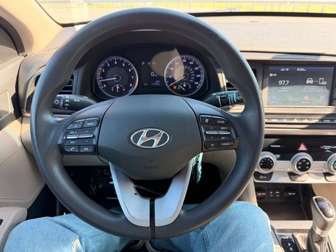 Used 2019 Hyundai Elantra SEL FWD image 16