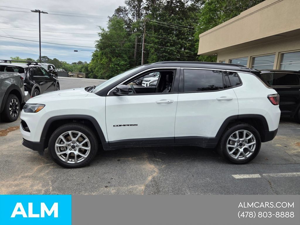 Used 2025 Jeep Compass Limited AWD/4WD image 2