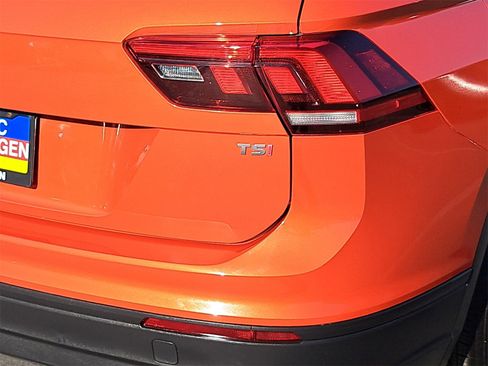 Used 2018 Volkswagen Tiguan S image 37