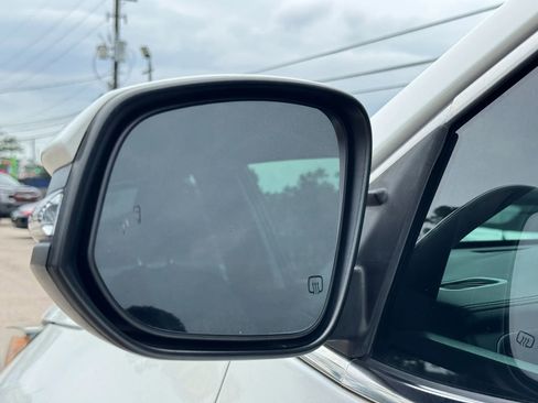 Used 2019 Toyota Highlander XLE FWD image 10