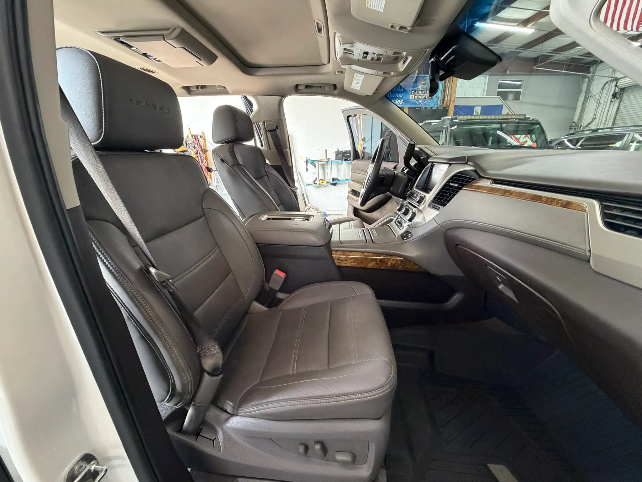 Used 2015 GMC Yukon Denali w/ Touring Package AWD/4WD image 24