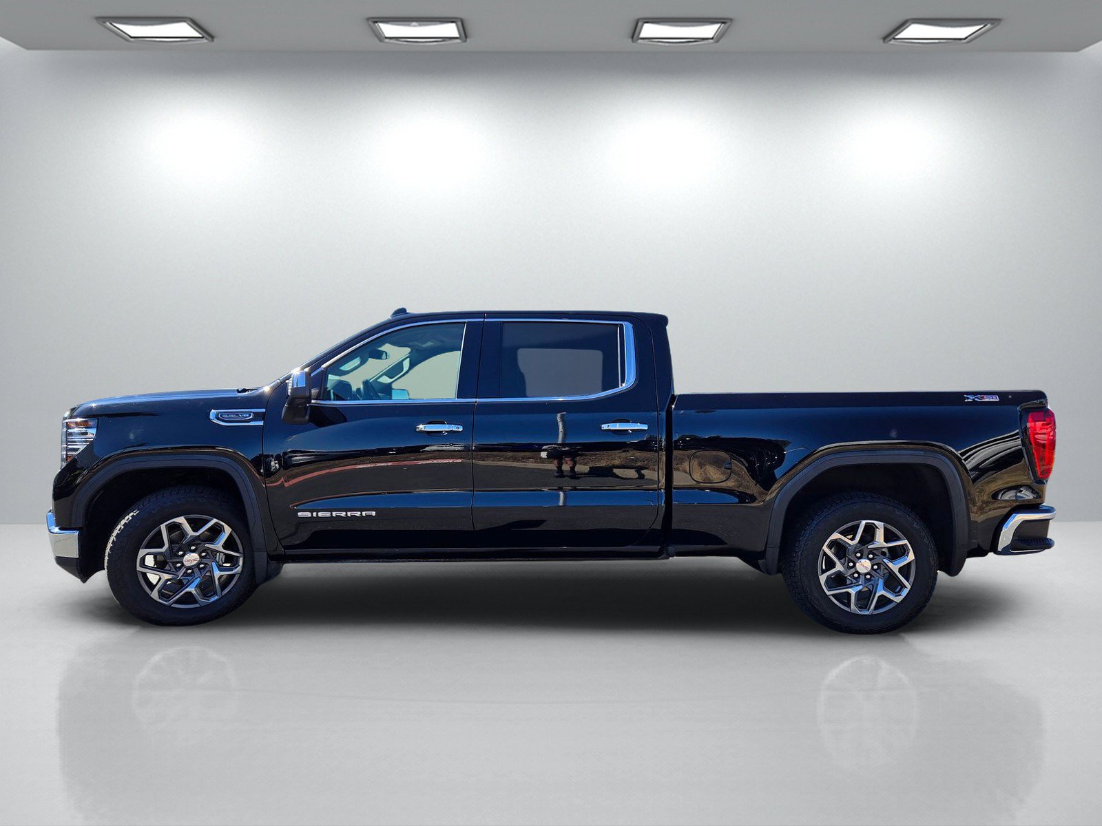 Used 2023 GMC Sierra 1500 SLT w/ SLT Premium Package AWD/4WD image 7