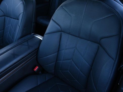 Certified 2024 BMW 760i xDrive w/ Executive Package image 9