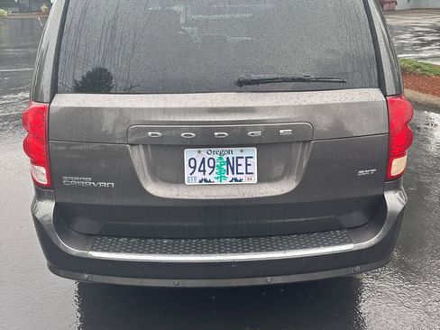 Used 2016 Dodge Grand Caravan SXT w/ UConnect Hands-Free Group FWD image 6