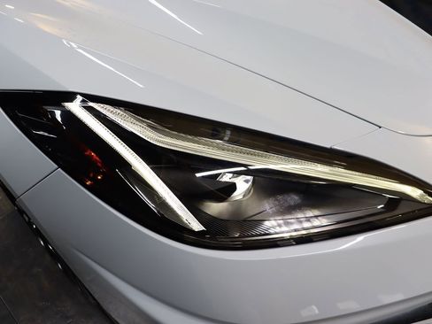 Used 2024 Chevrolet Corvette Stingray Premium Conv w/ Z51 Performance Package image 10