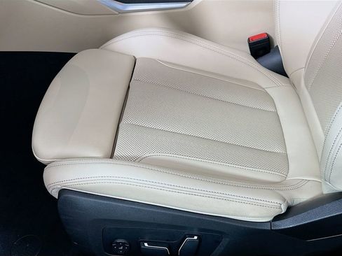 Used 2025 BMW 330i Sedan w/ M Sport Package image 20