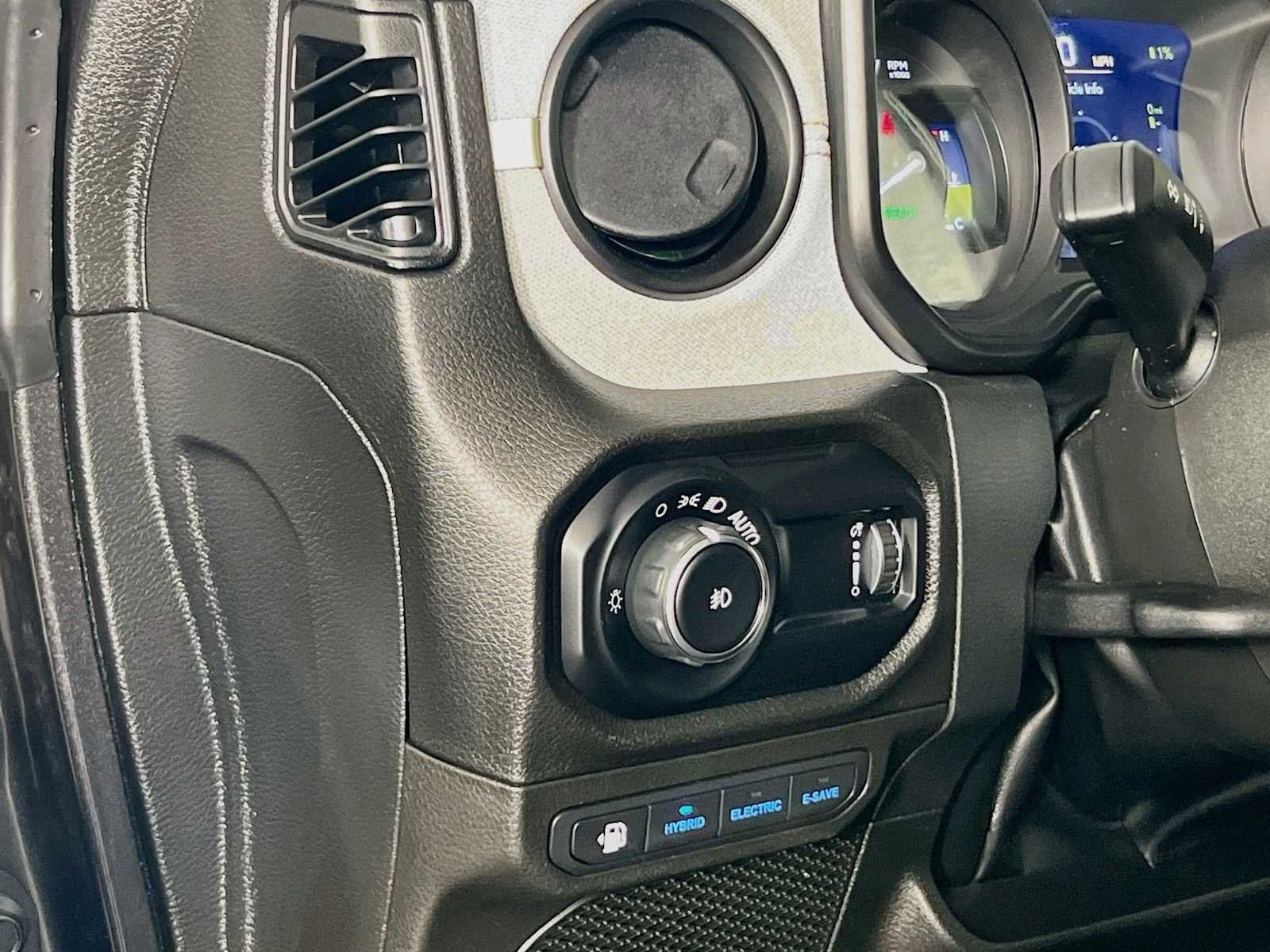 Used 2024 Jeep Wrangler Unlimited AWD/4WD image 10