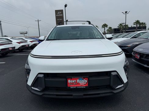Used 2025 Hyundai Kona SEL FWD image 2