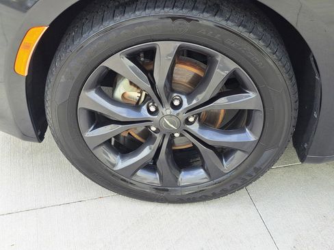 Used 2019 Chrysler Pacifica Touring Plus w/ S Appearance Package image 12