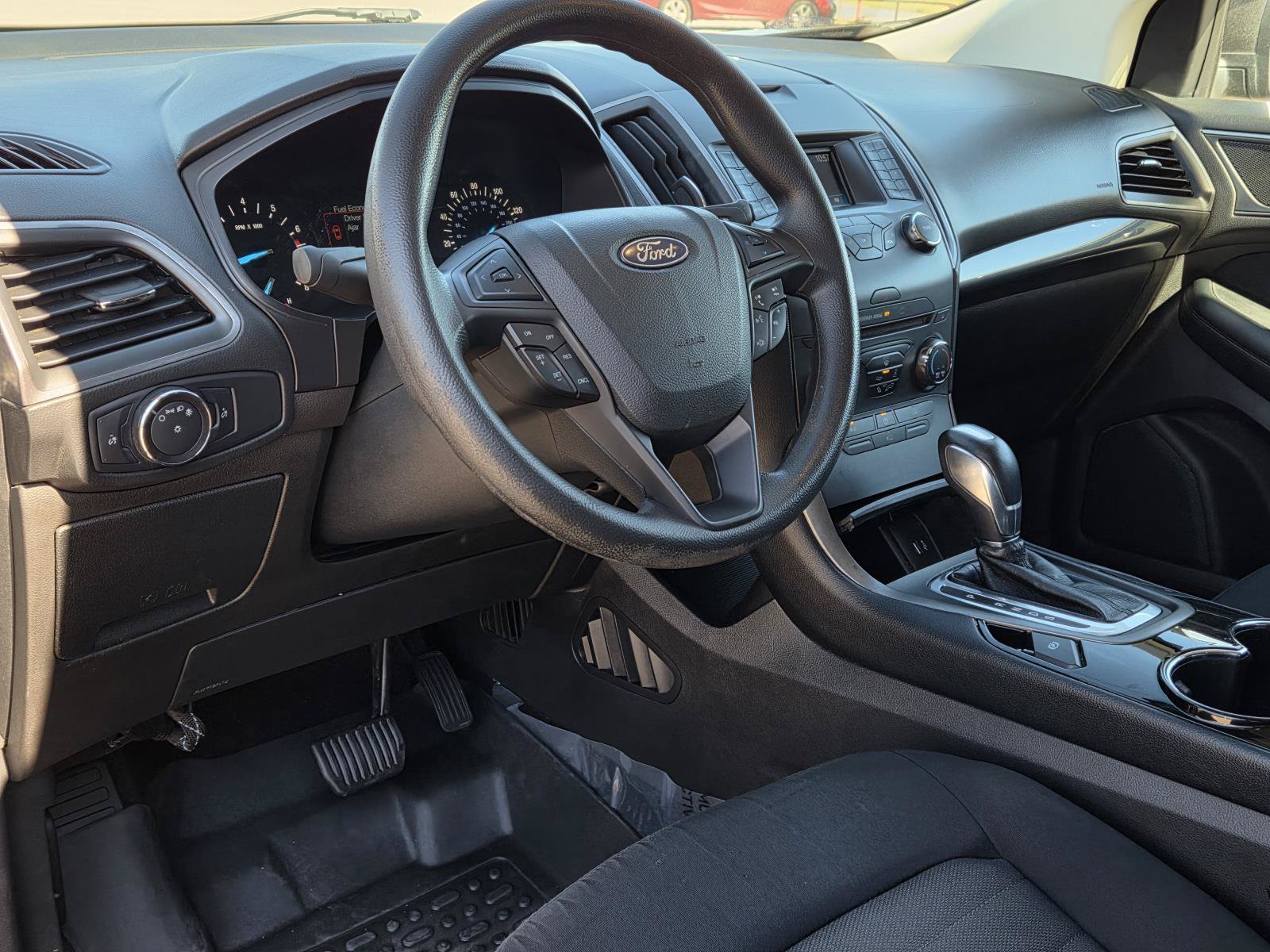 Used 2018 Ford Edge SE FWD image 26