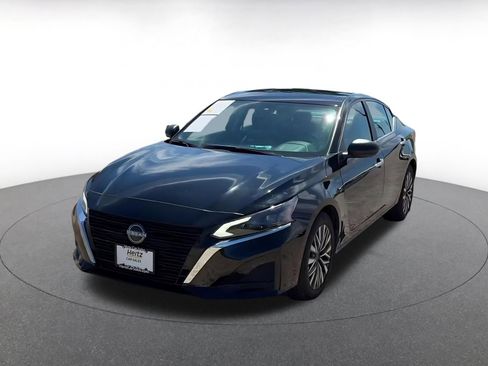 Used 2025 Nissan Altima 2.5 SV FWD image 5
