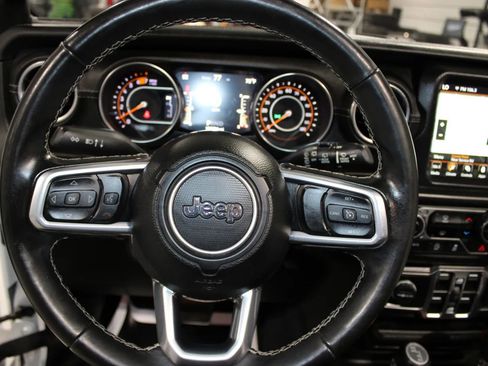 Used 2021 Jeep Wrangler Unlimited Sahara AWD/4WD image 37