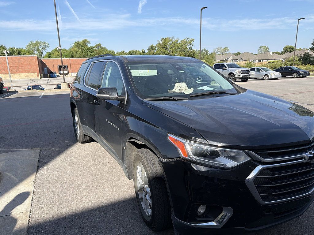 Used 2021 Chevrolet Traverse LT FWD image 1