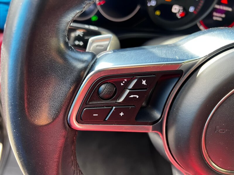 Used 2020 Porsche Cayenne AWD/4WD image 31