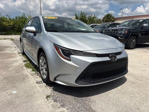 Used 2022 Toyota Corolla LE FWD image 1