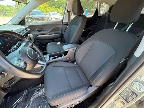 Used 2025 Hyundai Kona SEL FWD image 36