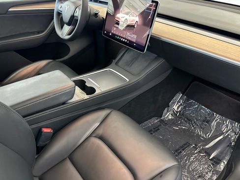 Used 2023 Tesla Model Y 2WD image 30