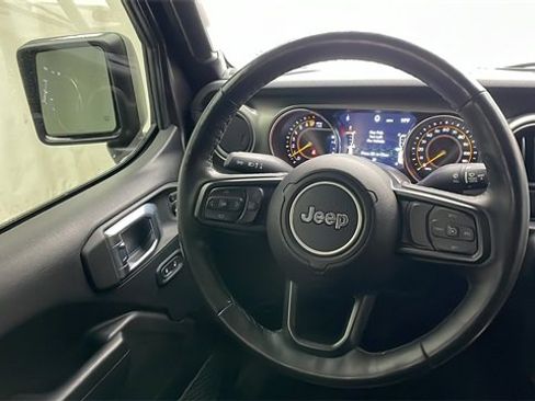 Used 2021 Jeep Gladiator Willys image 7