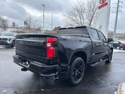 Used 2020 Chevrolet Silverado 1500 Custom w/ Custom Value Package image 5