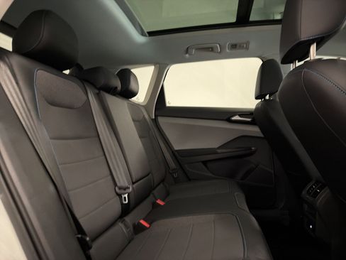 Used 2024 Volkswagen Taos SE image 29