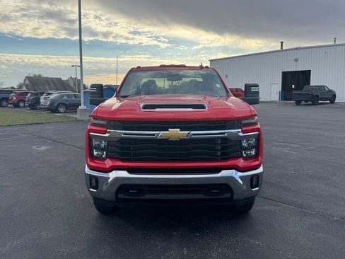 Used 2024 Chevrolet Silverado 2500 LT w/ Convenience Package image 2