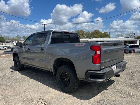 Used 2021 Chevrolet Silverado 1500 LT Trail Boss w/ Convenience Package II image 3