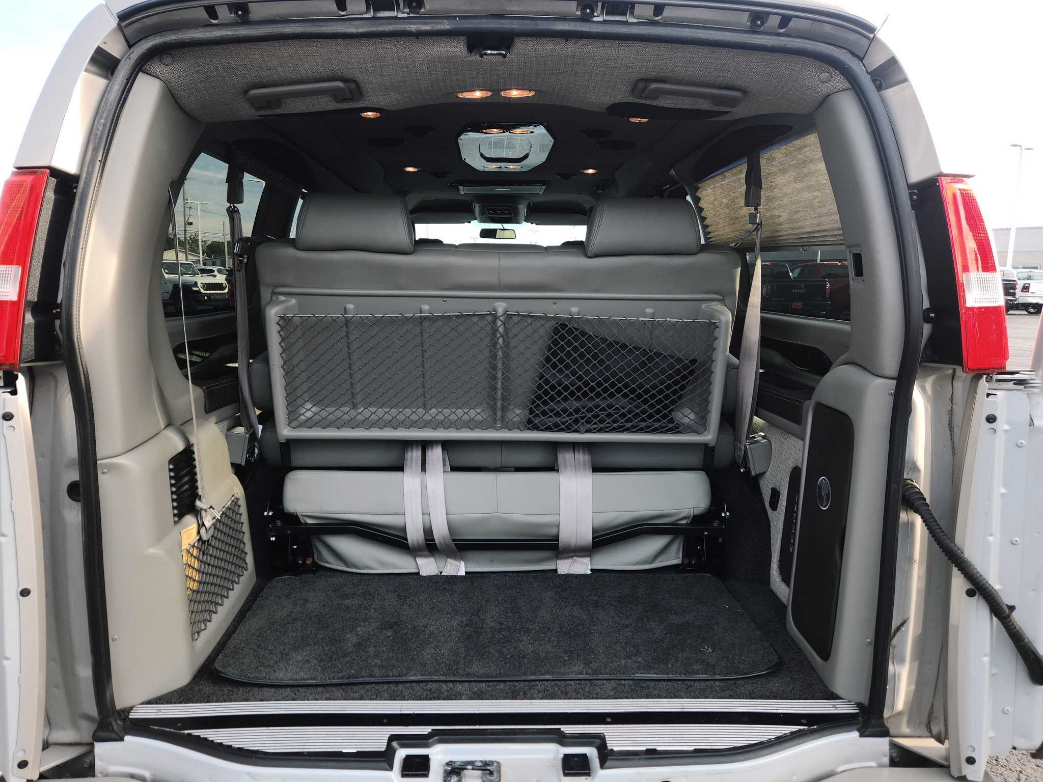 Used 2022 GMC Savana 2500 w/ Enhanced Convenience Package RWD image 18