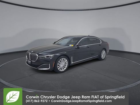 Used 2022 BMW 740i xDrive w/ Premium Package image 7