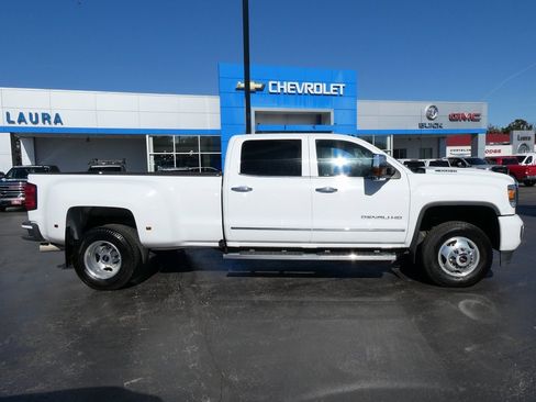 Used 2018 GMC Sierra 3500 Denali w/ Duramax Plus Package image 4