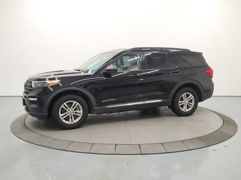 Used 2023 Ford Explorer XLT w/ Equipment Group 202A AWD/4WD image 5