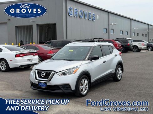 Used 2018 Nissan Kicks S FWD image 1