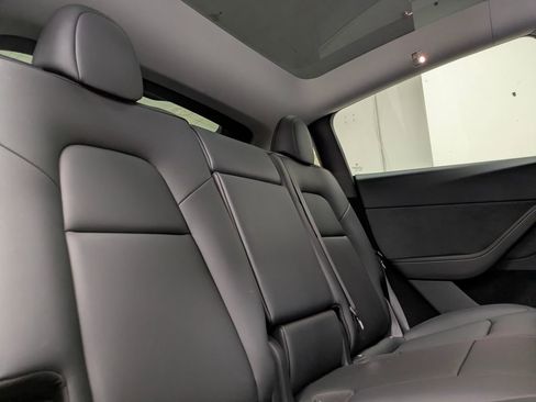 Used 2023 Tesla Model Y Long Range image 17