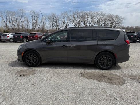 Used 2018 Chrysler Pacifica Limited w/ Advanced Safetytec Group image 6