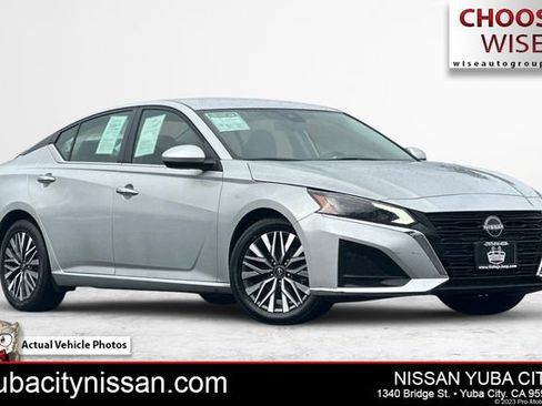 Used 2023 Nissan Altima 2.5 SV image 1