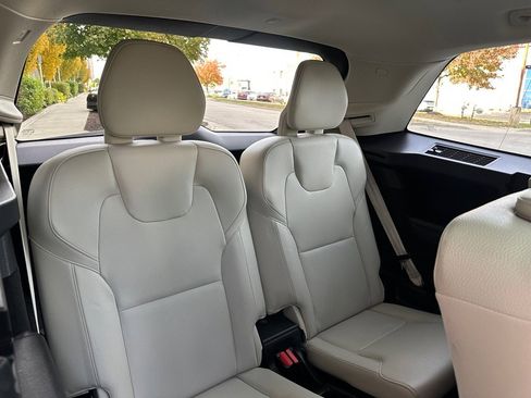 Used 2020 Volvo XC90 T5 Momentum w/ Protection Package image 23