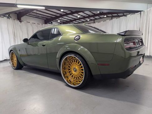 Used 2022 Dodge Challenger SRT Hellcat RWD image 4
