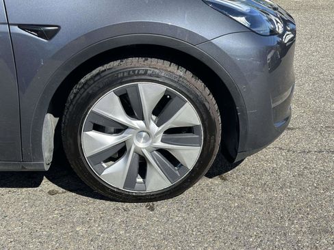 Used 2022 Tesla Model Y Long Range image 10