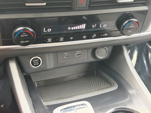 Used 2023 Nissan Rogue SV FWD image 22