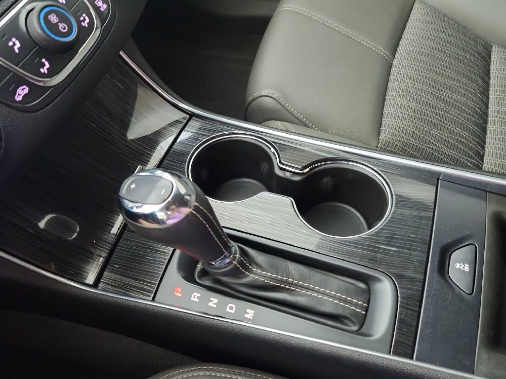 Used 2018 Chevrolet Impala LT FWD image 14