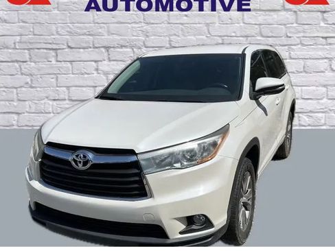 Used 2016 Toyota Highlander LE FWD image 1